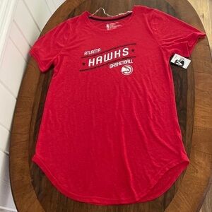 NWT Women’s Atlanta Hawks Scoop Hem Tee size L